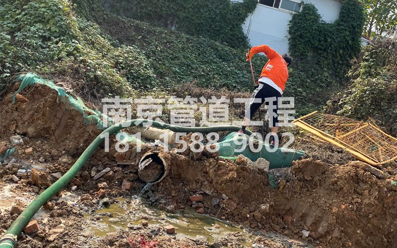 263梅园新村工地化粪池清理