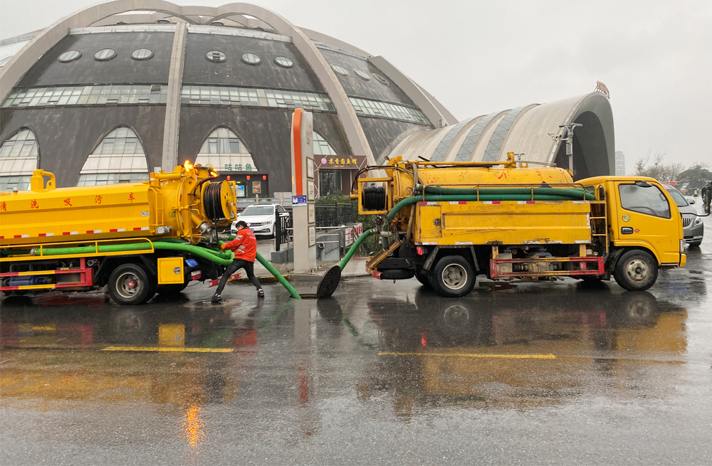 271梅园新村商场管道清淤